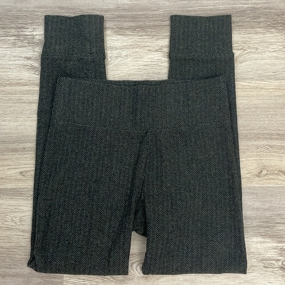 LOFT Pants - LOFT Outlet Lounge Gray & Black Herringbone Print Jogger Style Leggings Size S